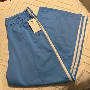 Athleta Tempo Mid Rise Wide Leg Track Pant